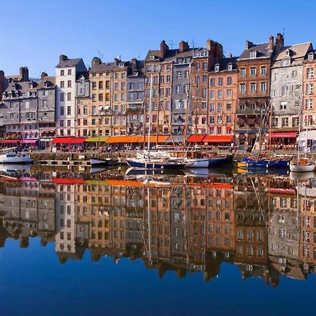 Chambre D'Hotes Du Carre Des Arts Honfleur Exterior photo