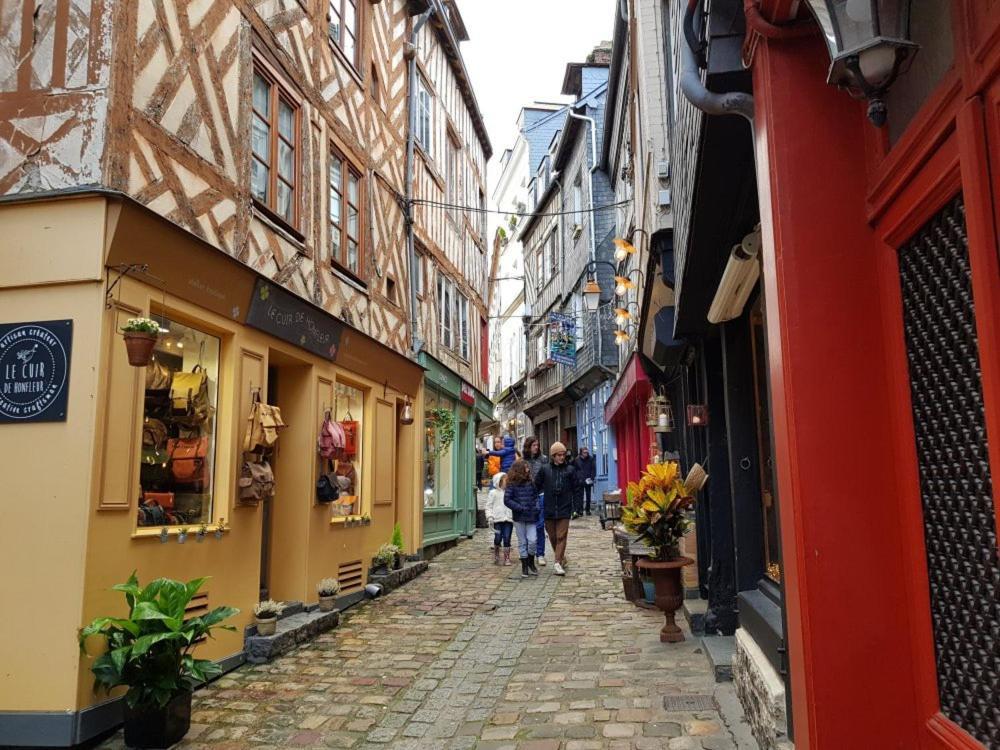 Chambre D'Hotes Du Carre Des Arts Honfleur Exterior photo